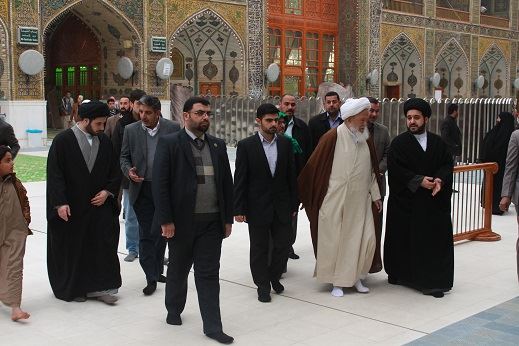 بالصور :المرجع الفياض يزور مرقد الامام علي بن ابي طالب