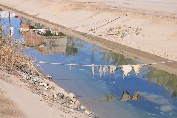 بالصور: نهر الحسينية وسط كربلاء يتعرض الى الاهمال