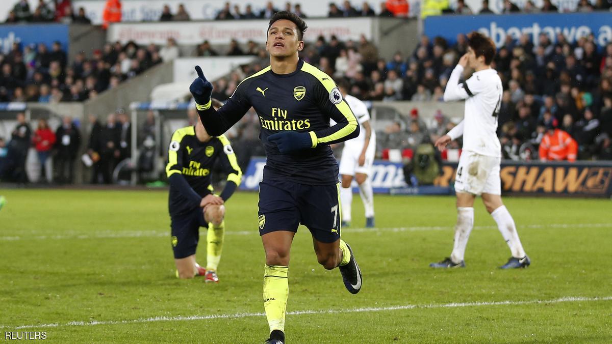 أرسنال يسحق سوانزي ويتقدم للمركز الثالث