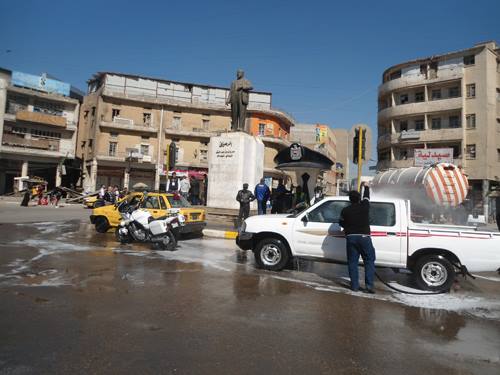 بالصور :ساحة الرصافي وسط بغداد تتحول الى مناطق غسل السيارات الحكومية