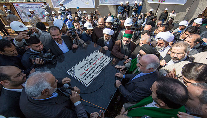 ممثل المرجع السيستاني يحضر وضع حجر الاساس للبدء بصحن العقيلة زينب وسط كربلاء+صور