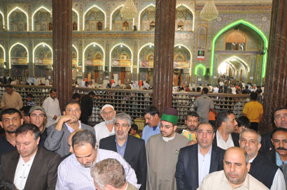 خبراءُ بيئة ايرانيون يؤدون زيارة مرقد الامام الحسين عليه السلام