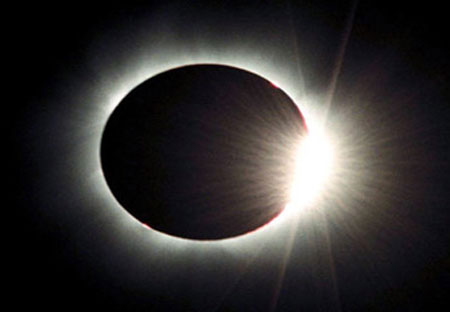 كسوف للشمس في ايار وخسوف للقمر في حزيران !