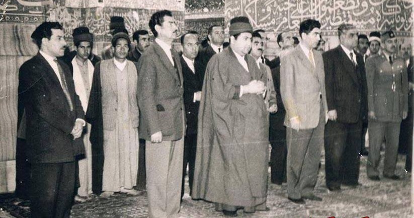 صورة ارشيفية لشقيق شاه ايران اثناء زيارته العتبة العباسية عام 1954