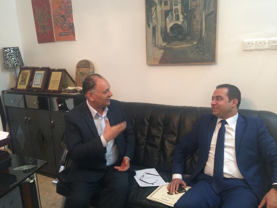 المتحدث الاعلامي لرئيس الوزراء يزور مقر نقابة الصحافيين في كربلاء(مصور)