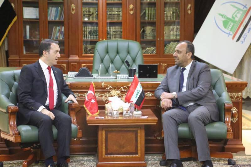 السفير التركي يزور محافظة النجف ويبحث مع مسؤوليها الاستثمار والتبادل التجاري