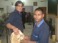 العراق يقرر ترحيل العمال الآسيويين