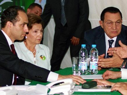 صحيفة عن مصادر رسمية: مبارك سيعتذر للمصريين ويطلب العفو