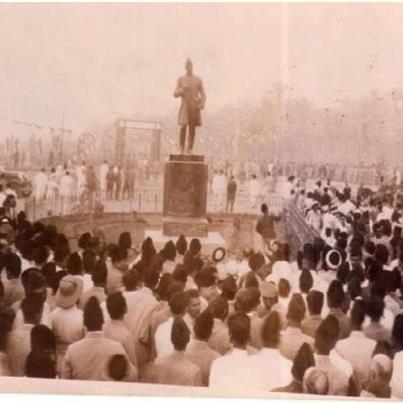 صورة ارشيفية ليوم ازاحة الستار عن نصب عبد المحسن السعدون عام 1933