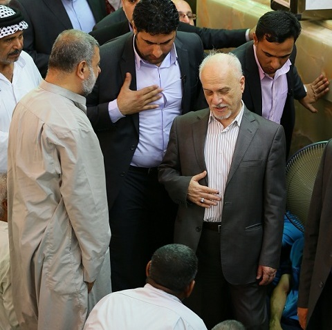 بالصورة :نائب رئيس الوزراء يؤدي مراسم الزيارة الشعبانية في كربلاء المقدسة