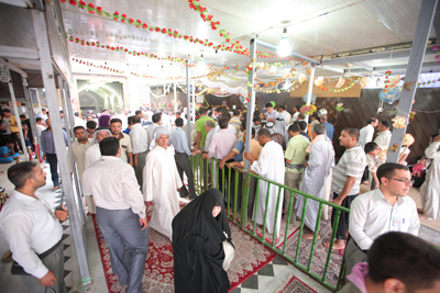 زوار النصف من شعبان في كربلاء تندد بخونة الجيش العراقي وتردد(هيله عليهم هيله والجيش بعده بحيله)