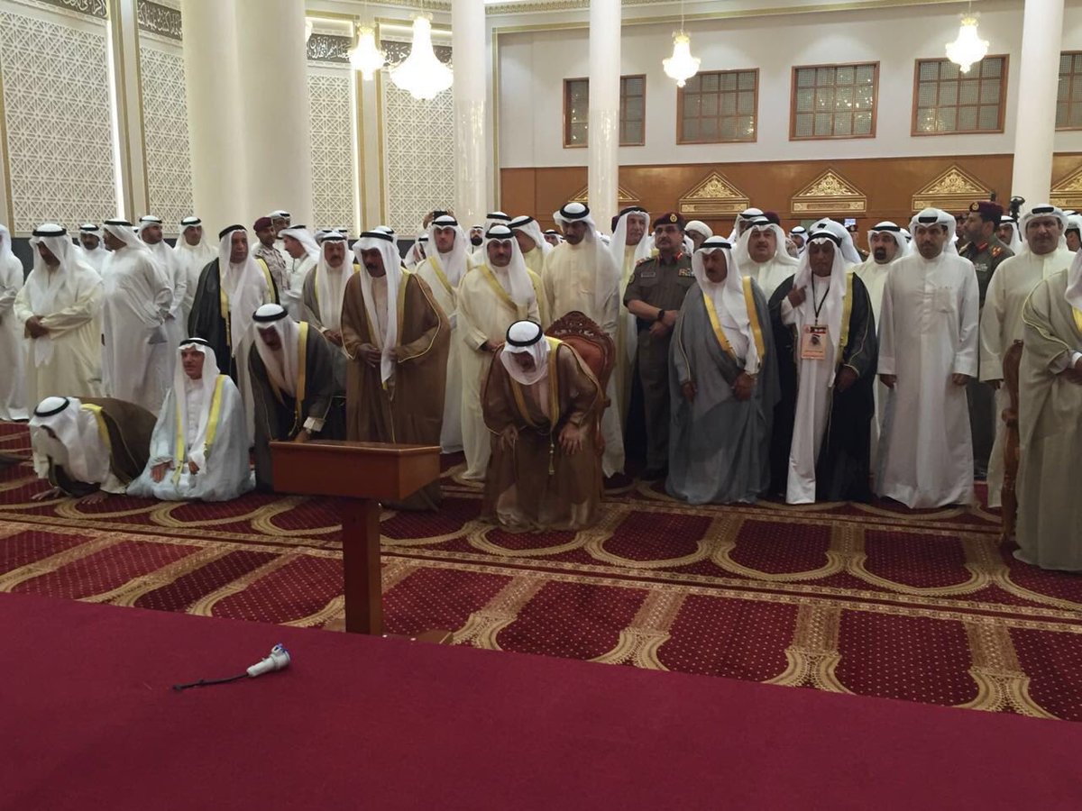 بالصور: امير الكويت يفتتح مسجد الصادق الذي تعرض الى حادث ارهابي العام الماضي