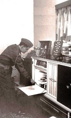 صورة نادرة للزعيم الراحل عبد الكريم قاسم في بيته