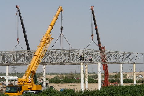 العتبة العلوية المقدسة تنشئ مسقفات في منخفض بحر النجف لخدمة الزائرين(مصور)