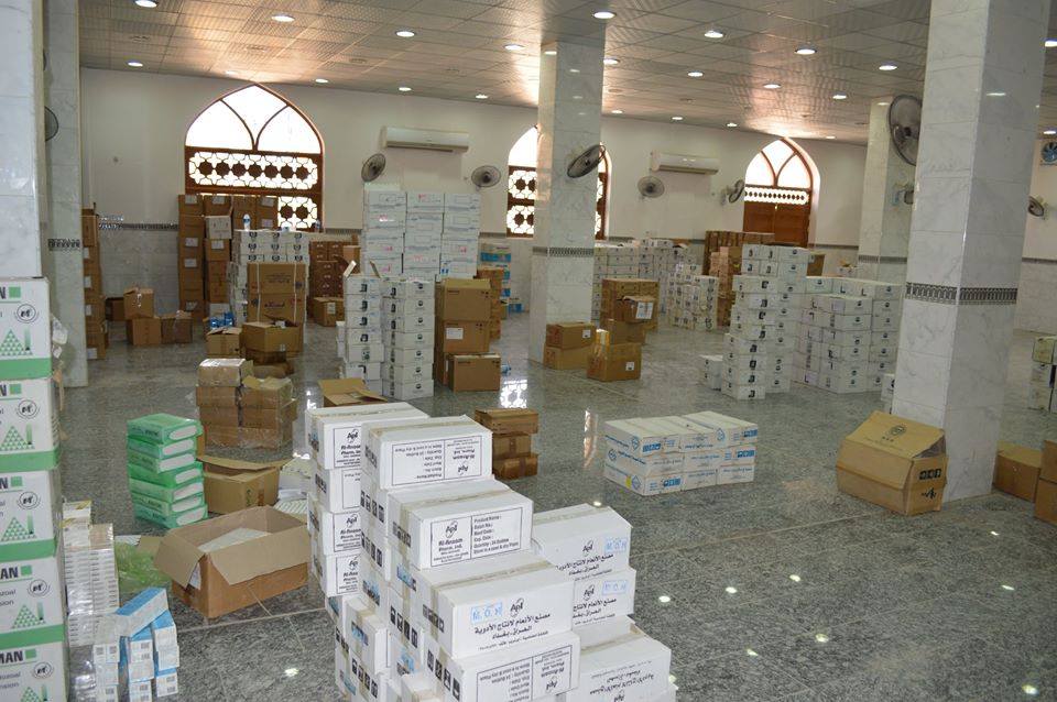 مصور :العتبة الكاظمية تتبرع بـ"12" طنا من الادوية للنازحين في النجف الاشرف