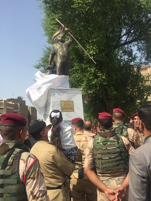 ازاحة الستار عن نصب الشهيد المقدم الركن علي النداوي بحضور رسمي وعائلة الشهيد