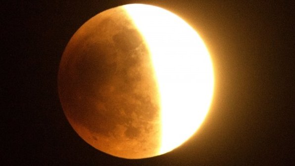 فلكي عراقي ينفي حدوث أيام من الظلام الدامس في شهر تشرين الثاني المقبل