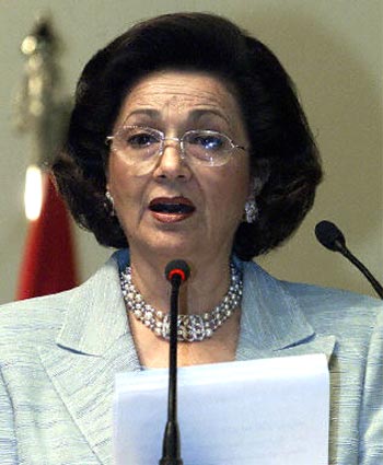 محكمة بريطانية تصدر مذكرة اعتقال بحق "سوزان مبارك"