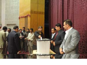 اذاعيو كربلاء ينتخبون رئيسا لهم مع ثمانية اعضاء من اصل 18 مرشحا لتمثيلهم في الاتحاد العام (مصور)