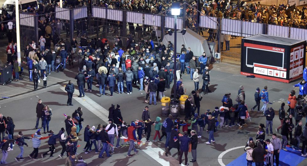 العثور على جواز سفر مصري بقرب جثة أحد المشتبه بتورطهم في الهجمات في محيط الملعب في فرنسا