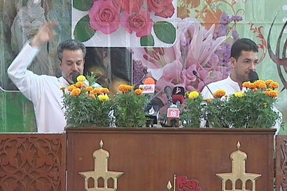 الرادود باسم الكربلائي يحيي ولادة السيدة فاطمة الزهراء في الصحن الحسيني الشريف (مصور)