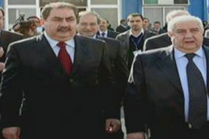 وليد المعلم على راس وفد سوري  يصل بغداد