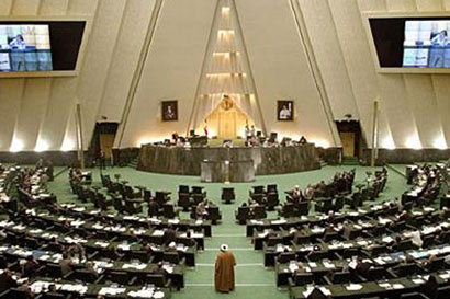 مجلس الشورى الايراني يحيل نجاد إلى القضاء بعد توليه وزارة النفط بالوكالة