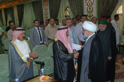 عشائر محافظات عراقية يلتقون ممثل المرجعية "لا طائفية بالعراق والطائفية خلقتها القاعدة والبعثيون