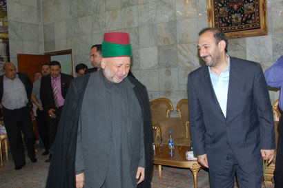 نائب الرئيس الايراني يزور مرقد الامام الحسين عليه السلام في كربلاء