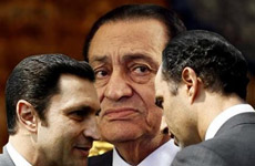 وثيقة: مبارك ورط شارون برشاوى صفقة الغاز ومطلوب للتحقيق بإسرائيل