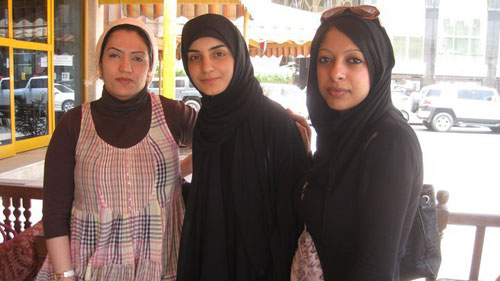 مدرسات بحرينيات يتعرضن للتعذيب والاهانة ومصير المعتصمات الثلاث داخل مبنى الامم المتحدة مازال مجهولا