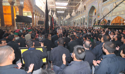 كربلاء تتوشح بالسواد استذكارا لوفاة السيدة زينب بنت الامام علي ومواكب عزاء بالصحن الحسيني الشريف (مصور)