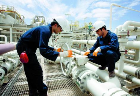 الكويت تشفط النفط العراق وتسرق ثروات شعبه