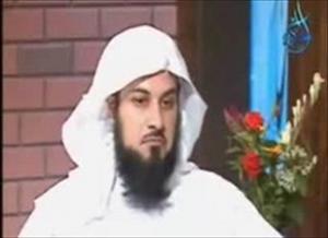 صحفيون سعوديون يقاضون العريفي لوصفه اياهم بانهم لايساوون سوى بصاق مفتي المملكة