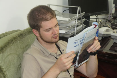 وفد الألماني مشارك بمهرجان ثقافي بكربلاء يتجول في اروقة العتبة الحسينية