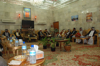 عشائر ناحية الاسكندرية والحصوة  تزور العتبة الحسينية وتلتقي بأمينها العام