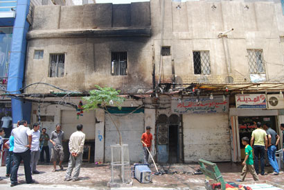 حريق وسط مركز مدينة كربلاء نتيجة تماس كهربائي (مصور)