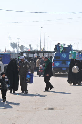 كثرة القطوعات المرورية في كربلاء تصعب وصول الزائرين الى المراقد المقدسة (تقرير)