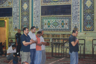 عتبات كربلاء المقدسة يؤمها المسلمون من كافة المذاهب (مصور)