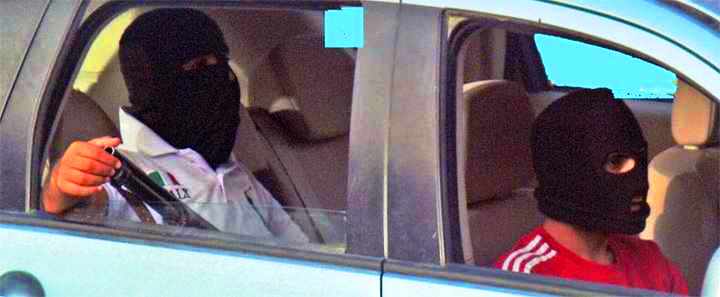 رئيس وزراء البحرين وصهره وكيل وزير الداخلية يشكلون فرقا لاغتيال رموز المعارضة