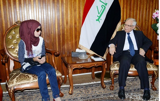 وزير التعليم يستقبل الطالبة براء حسين ويؤكد دعمه ذوي الاحتياجات الخاصة