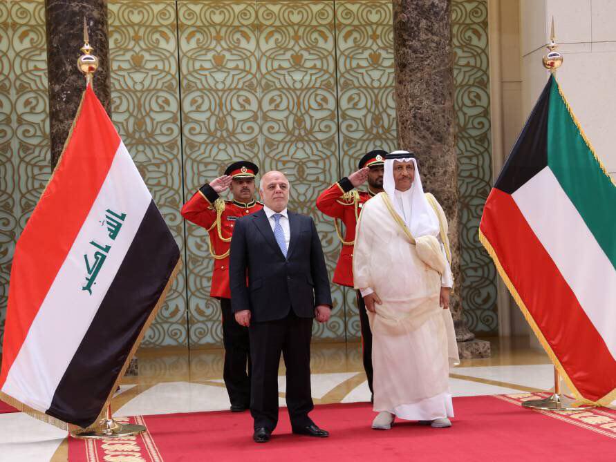 بالصور: العبادي يصل الكويت