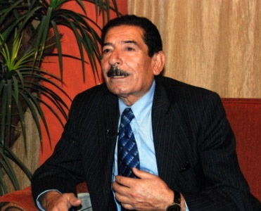 بالصور:اصابة الشاعر عريان السيد خلف بحادث سير مروع وسط بغداد