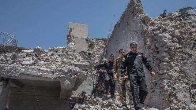 بالصور: الفريق الساعدي داخل "اطلال" جامع النوري