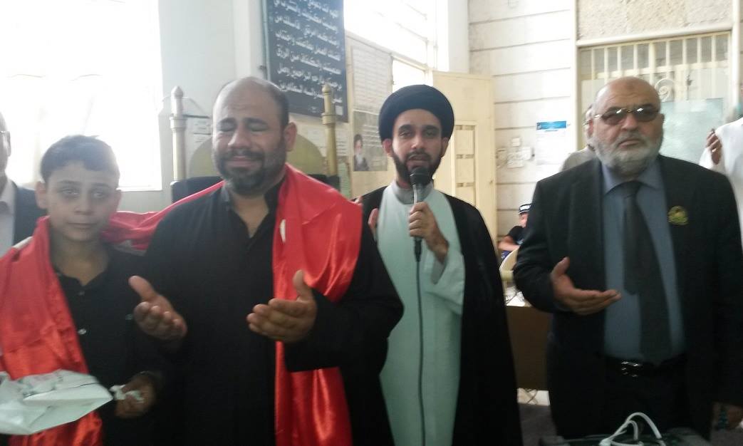 راية الإمام الحسين توشح صدر ابن الشهيد إلاعلامي حمزة اللامي (مصور)