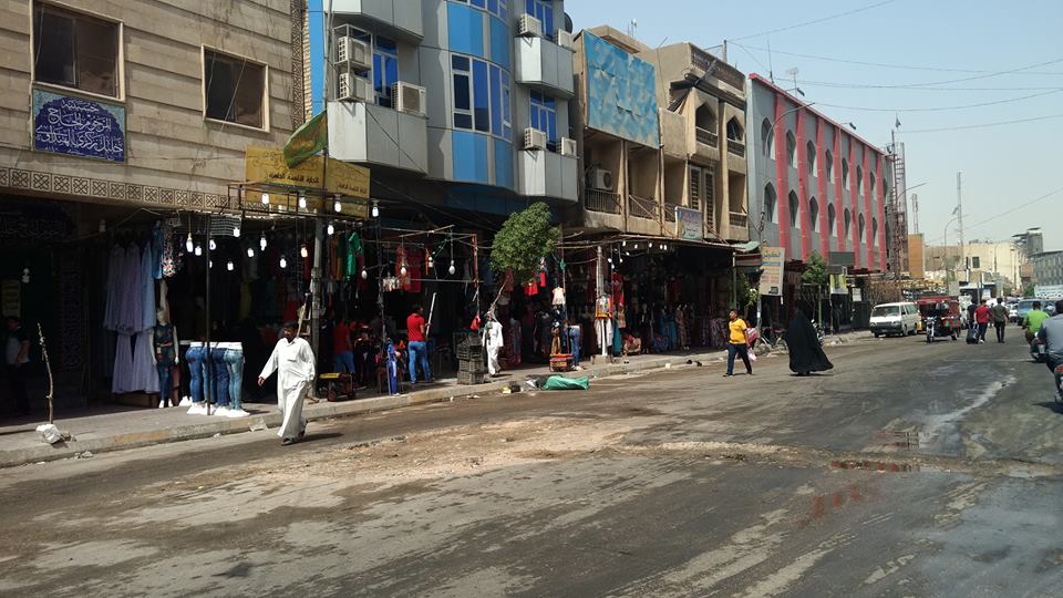 بلدية كربلاء تسحب جميع الياتها من شارع الجمهورية تنديدا بتدخل احد اعضاء مجلس كربلاء بعملها ووقوفه مع المتجاوزين (مصور)