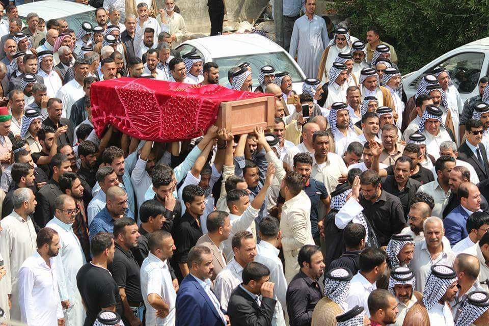 ظاهر تستحق التقدير :تشييع شيخ عشيرة في النجف من دون اطلاق عيارت نارية التزاما بفتوى المرجعية العليا