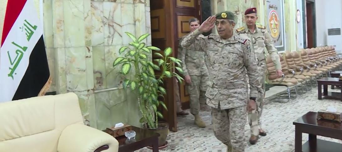 بالفيديو.. وزير الدفاع يستقبل رئيس الأركان العامة للقوات المسلحة السعودية