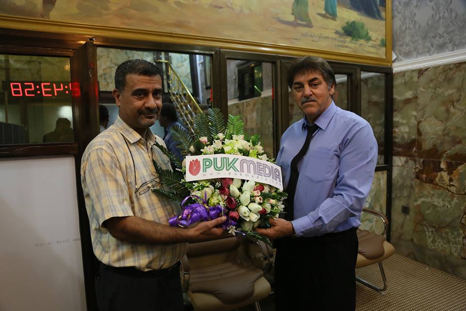 الاتحاد الوطني الكردستاني يبعث باقة ورد الى وكالة نون الخبرية في ذكرى انطلاقتها