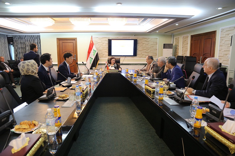 المهندسة آن نافع اوسي  تلتقي وفداً كوريا لمناقشة انشاء 2080 وحدة سكنية واطئة الكلفة